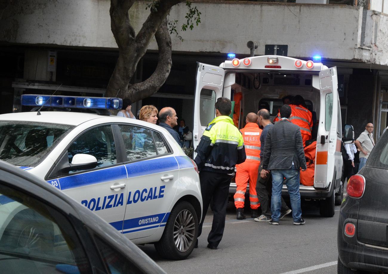 Strade piene di pericoli e pedoni come birilli 