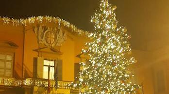 Con l’accensione dell’albero Camillo le feste natalizie sono già iniziate