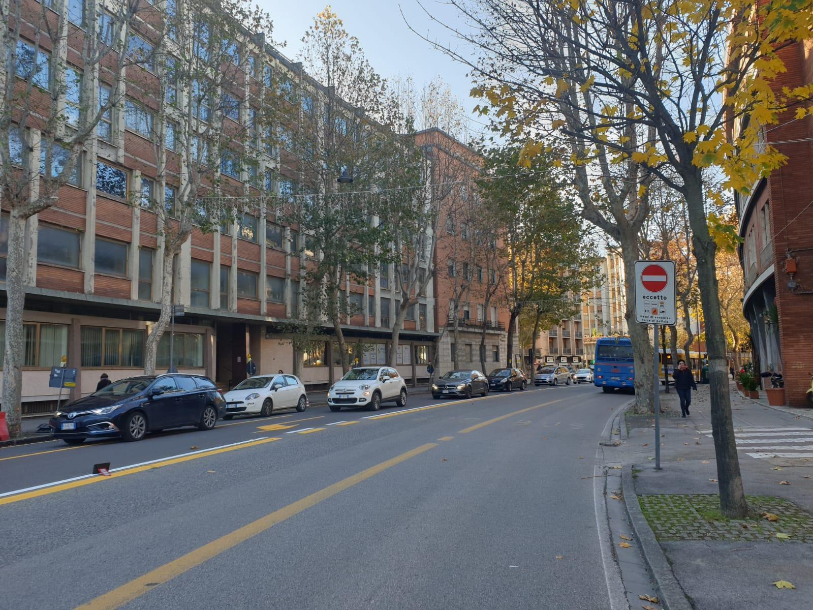 Più sicuro l'incrocio tra piazza Europa e via Tiziano: al via la sperimentazione nell'ambito della riqualificazione di viale Montegrappa