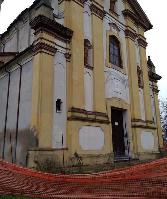 la chiesa di San Bernardno, inagibile dal terremoto del 2012
