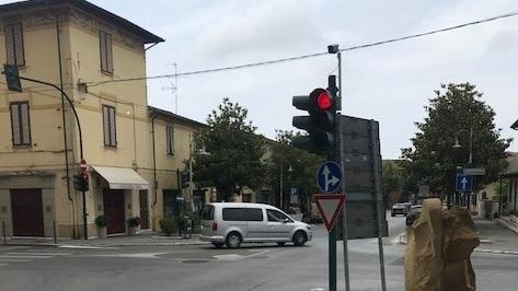 Duemila multe in sette mesi al semaforo di via Provinciale