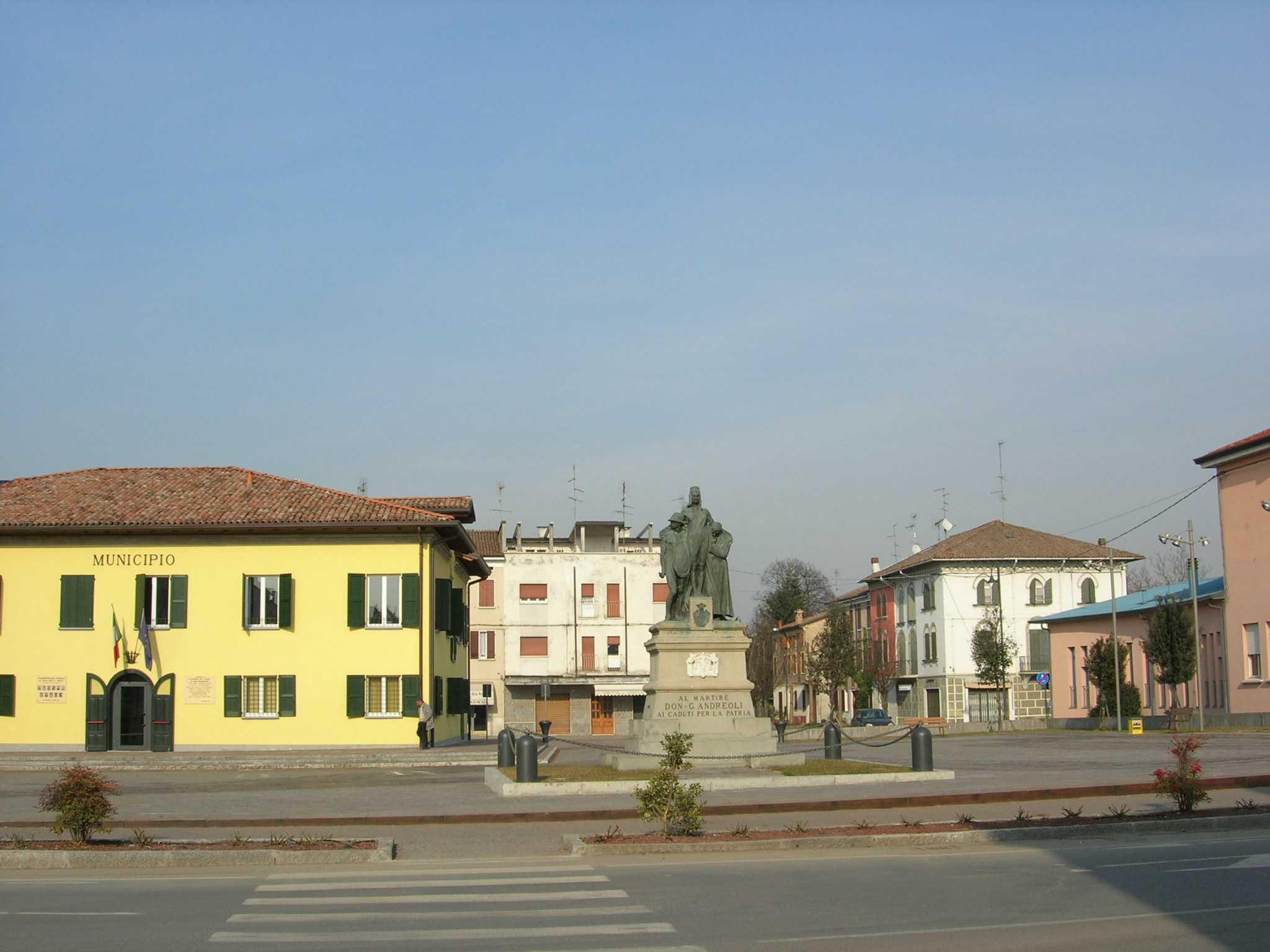 San Possidonio. Aggredisce agente per rubarle la pistola 