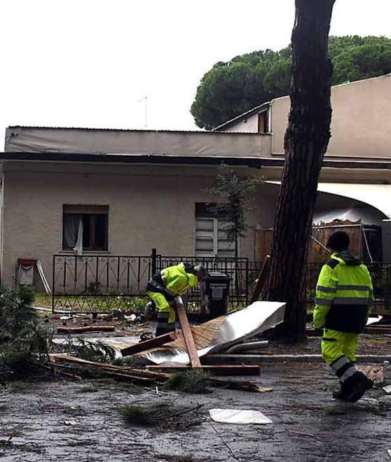 Bonificata dall’amianto via Modena riapre