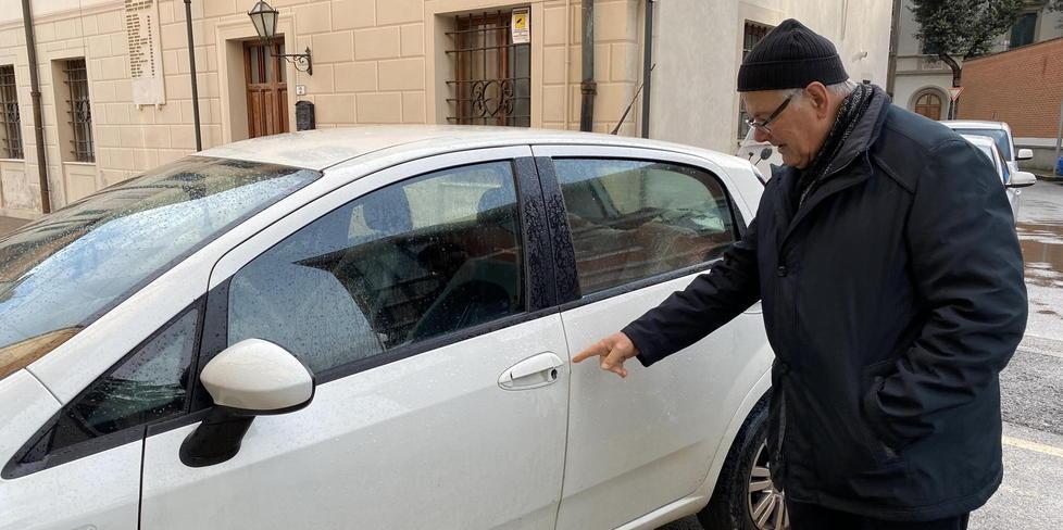 Forzata l’auto del parroco, ladri in cerca di spiccioli 