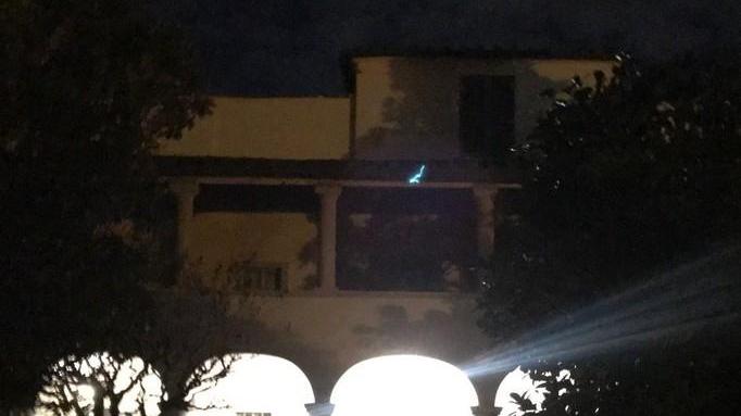Vedova di noto avvocato rapinata da quattro banditi