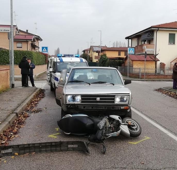 Scontro auto-scooter Un uomo di 59 anni portato all’ospedale 