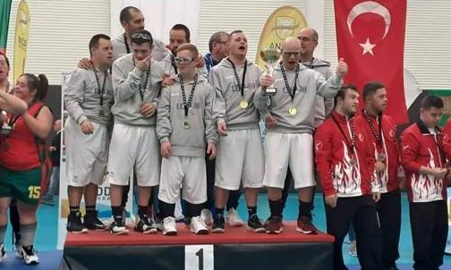 Basket, tre sardi sul tetto del mondo