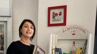 Scaffali e libri riciclati in bar e negozi: l’idea per promuovere la lettura e l’ambiente