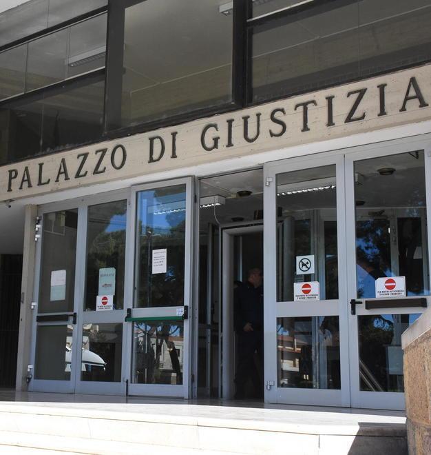 Spia con la telecamera la moglie e l’amante, condannato per le registrazioni abusive 