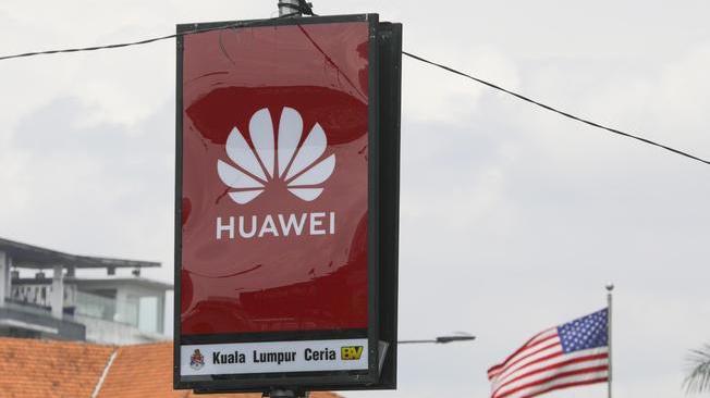 5G:Trump,Italia non procederà con Huawei