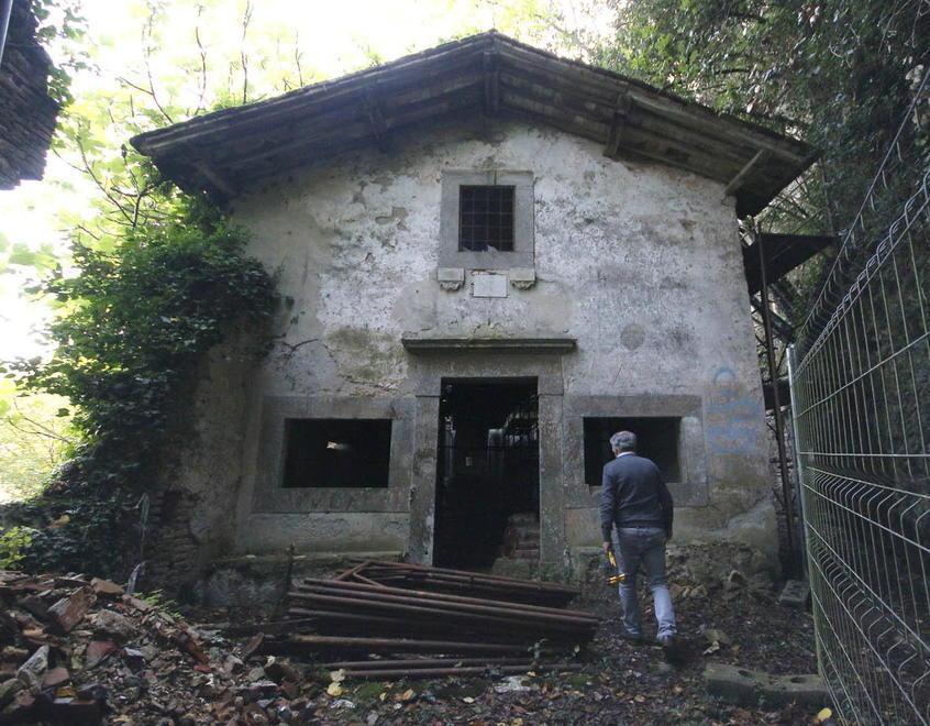 L’eremo di Rupecava sopra il paese di Molina di Quosa