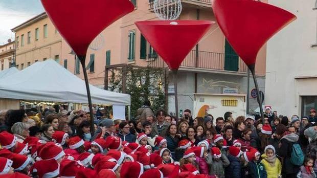 Si accende il Natale Luminarie e vetrine nella Ztl di Venturina