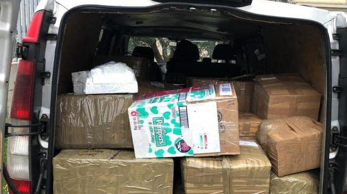 Corrieri internazionali abusivi scatta il fermo del furgone
