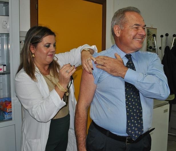 Influenza, nei presidi Aou si vaccinano gli operatori 