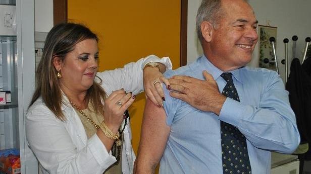 Influenza, nei presidi Aou si vaccinano gli operatori