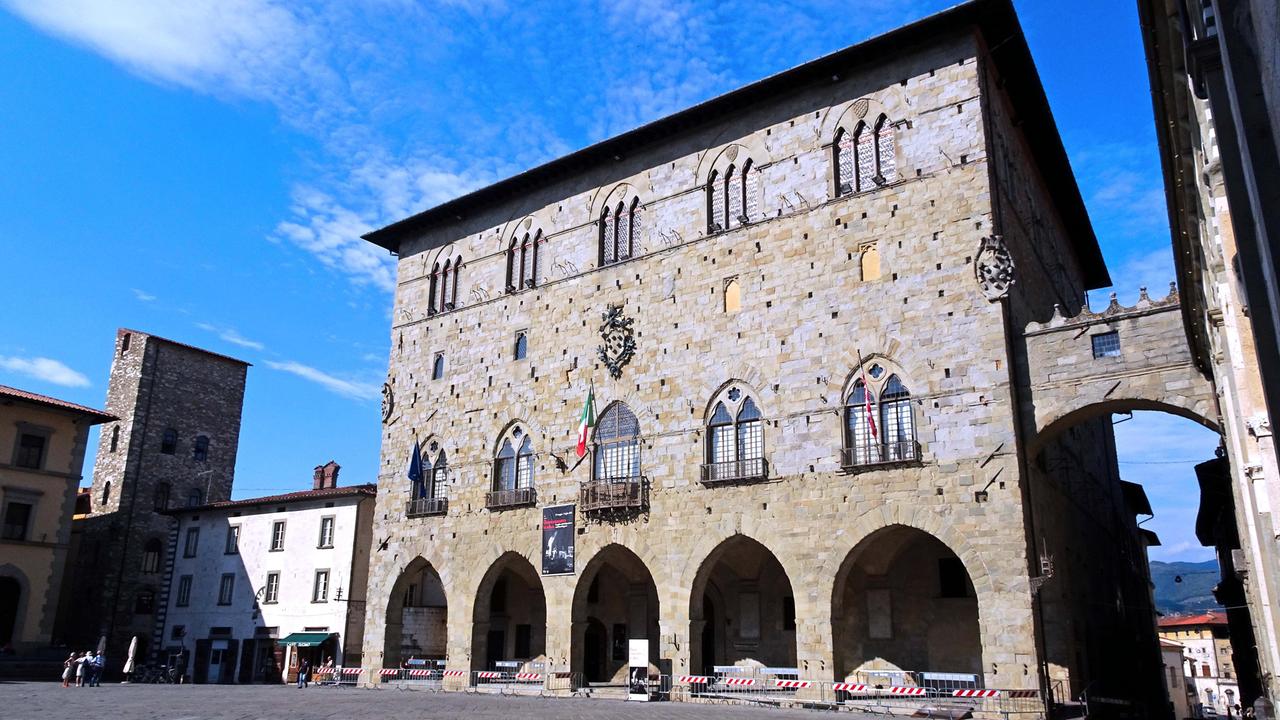 Il palazzo del Comune di Pistoia