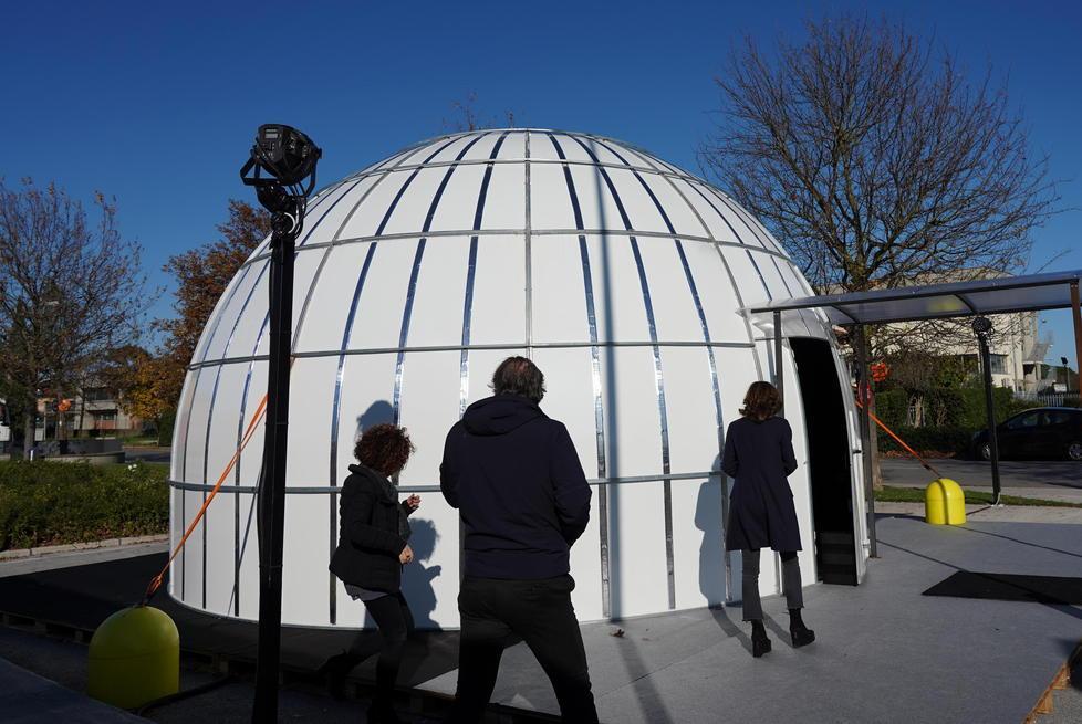 Spegniamo le luci finte, accendiamo le stelle: Natale col naso all’insù nel planetario Masoni