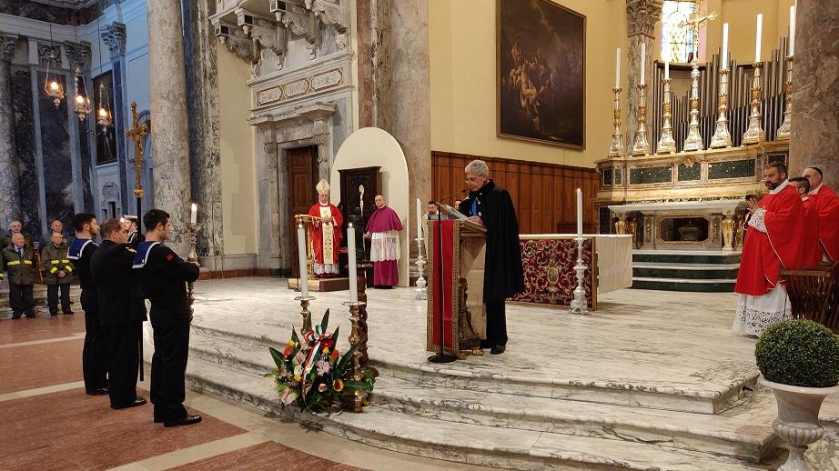 La messa in duomo col vescovo Simone Giusti