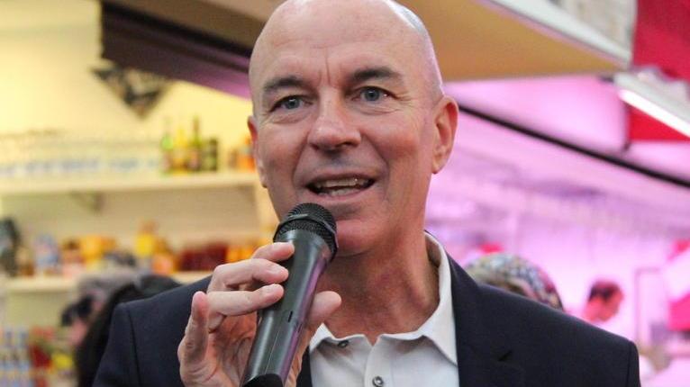 Il sindaco sul futuro del Palazzo Grande: «Ok al mercato delle eccellenze toscane, ma la proprietà abbassi gli affitti»