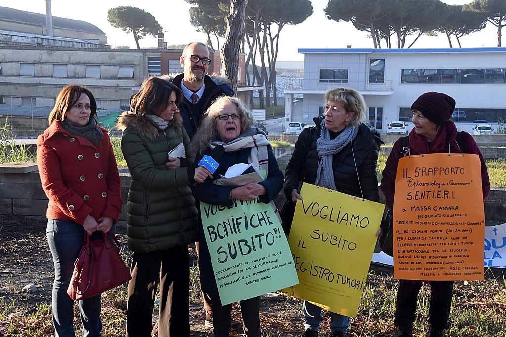 Inquinamento nel Sin e veleni nella falda: «Mia figlia morta ad 11 anni per tumore» 