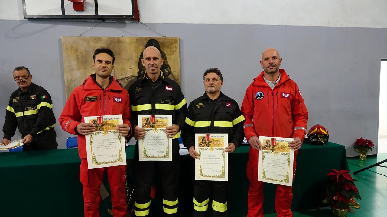 La premiazione vigili del fuoco durante la cerimonia di Santa Barbara con Simone Bachi, Filippo Fulceri, Davide Moni e Nicola Piombini (foto Riccardo Repetti/Pentafoto)
