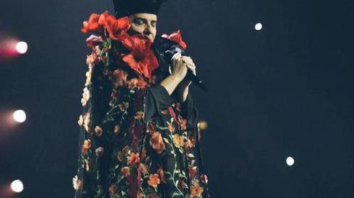 In 14mila a Livorno per i due concerti di Renato Zero: «L’elogio della follia 500 anni dopo»