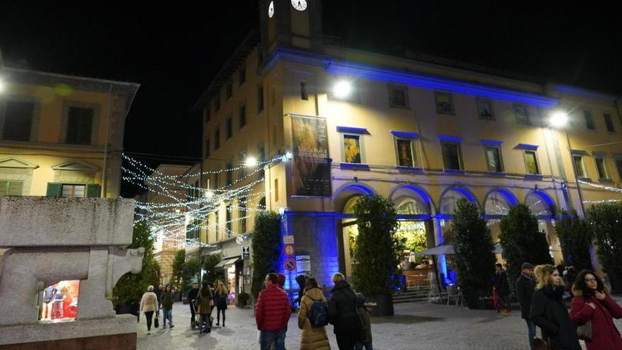 Palazzo Pretorio a Pontedera illuminato per il Natale