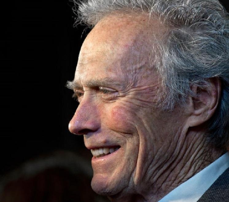 Il cavaliere dagli occhi di ghiaccio torna in sella Clint: «Ecco la mia nuova tragedia americana»