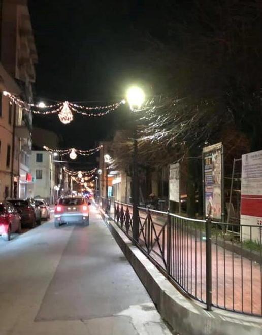 Via Nova protesta per i lavori alla rete idrica iniziata raccolta di firme tra i commercianti 