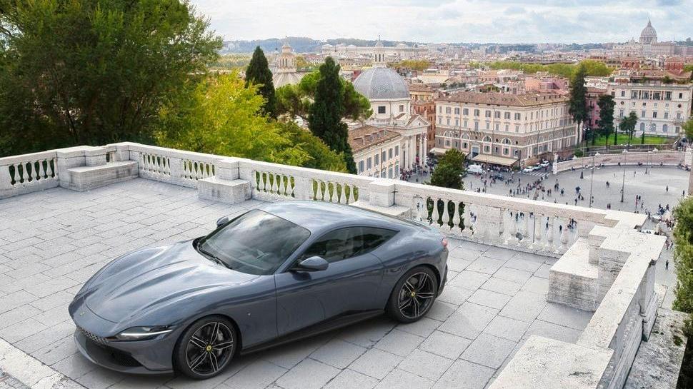 Il tour internazionale della Ferrari Roma parte dalla Capitale