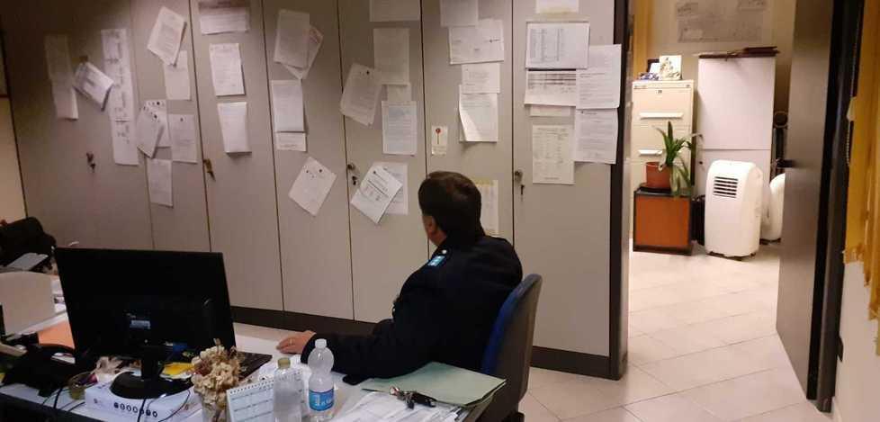 Voleva rapinare l’arma alla vigilessa Resterà in carcere 