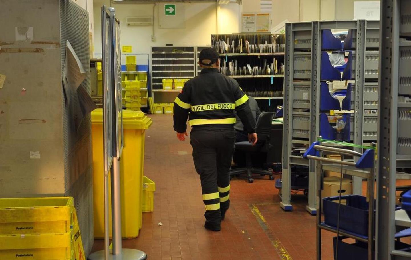 Centro Poste, pacco sospetto 