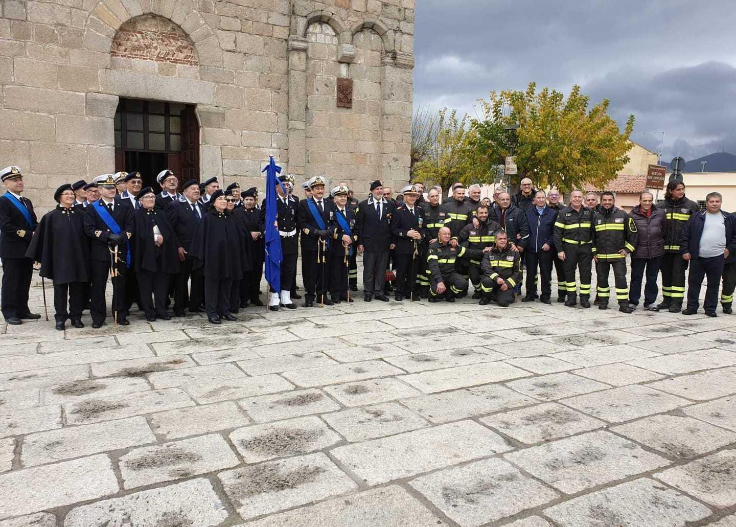 In festa i vigili del fuoco e i marinai