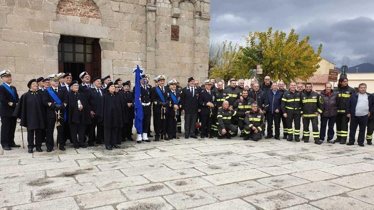 In festa i vigili del fuoco e i marinai