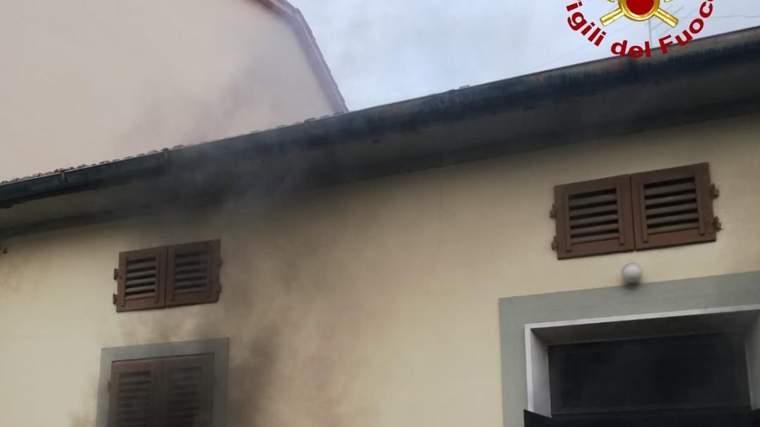 L'incendio in via Sapri a Iolo