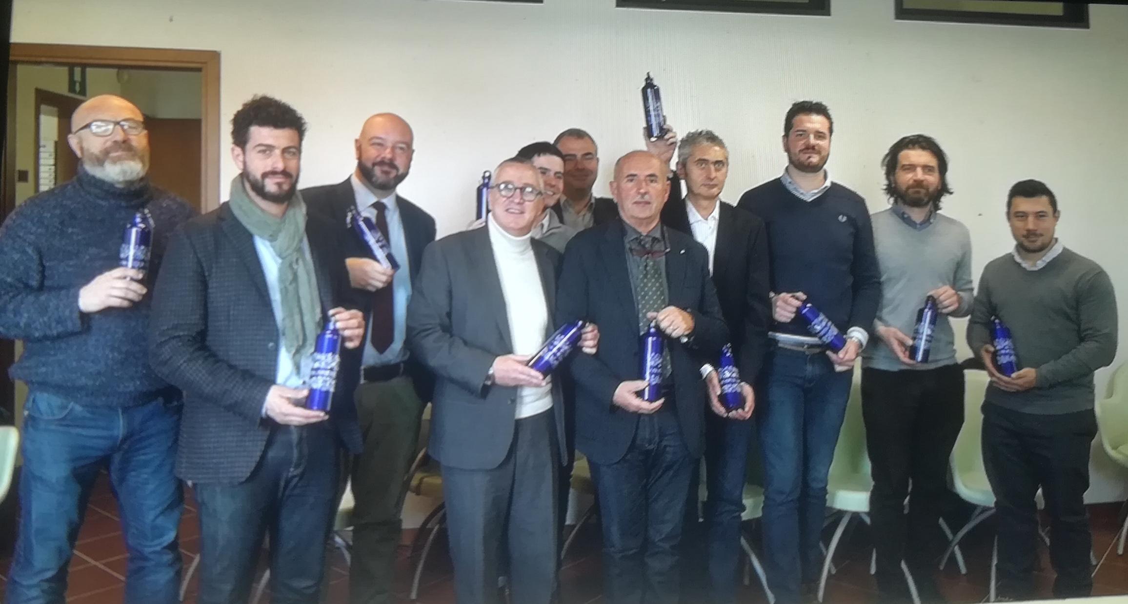 Il sindaco Alessandro Giunti con delega all’ambiente per l’Unione dei Comuni, il vice presidente Acque Giancarlo Faenzi e gli assessori delegati dei Comuni: Massimo Marconcini (Empoli), Luca Belcari (Montaione), Vittorio Vignozzi (Vinci), Marco Pierini (Montespertoli), Lorenzo Nesi (Montelupo Fiorentino), Jacopo Masini (Certaldo), Gabriele Paci (Capraia e Limite), Alessio Tanganelli (Cerreto Guidi), Alessio Onnis (Castelfiorentino)