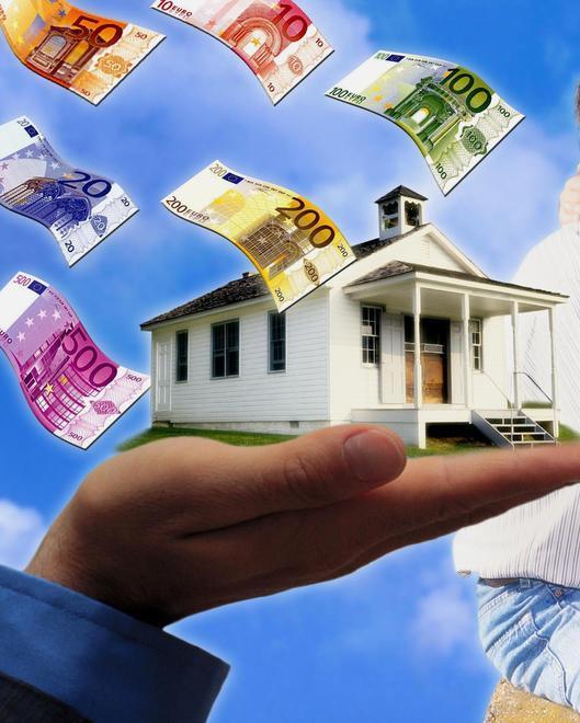Tassi giù, mutui su: il prestito in banca adesso conviene 