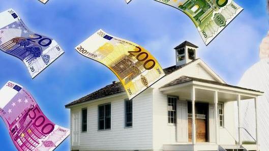 Tassi giù, mutui su Il prestito in banca adesso conviene