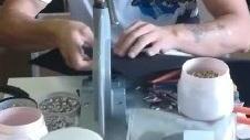 Borse fatte a mano grazie al lavoro dei detenuti del carcere