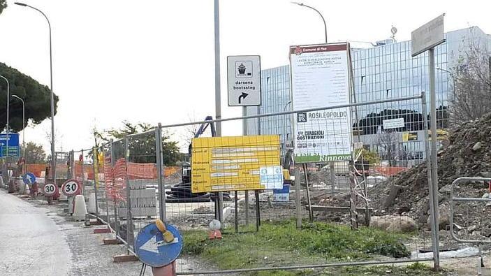 Fase finale per la rotatoria all’incrocio con via Darsena