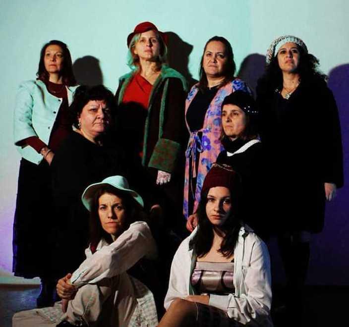 Il teatro unisce tutte le età sul palco 22 attori amatoriali 