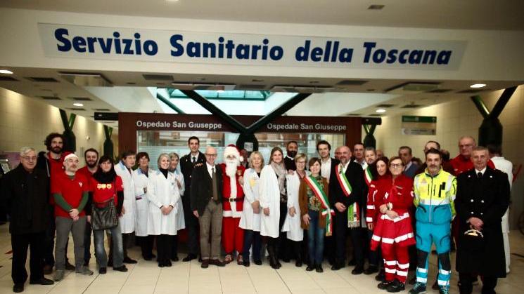 I doni di Babbo Natale ai bambini ospiti del reparto di pediatria