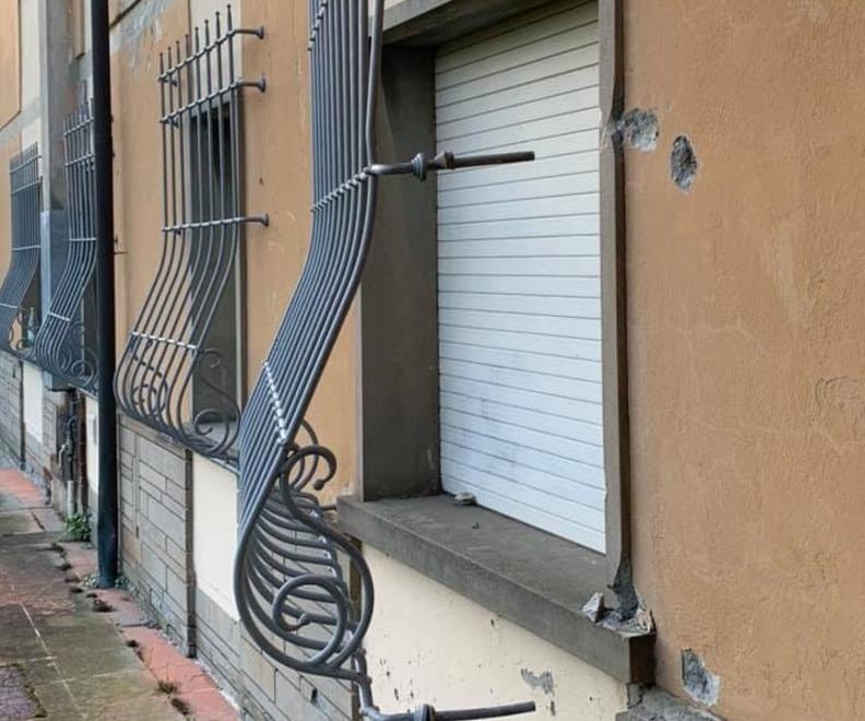 Smurate inferriate banda di ladri in azione a Fibbiana 