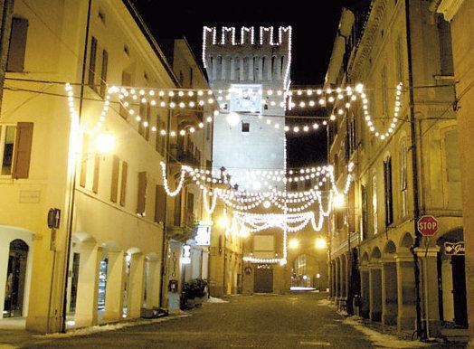 “Spilla in gusto” Il centro si veste col cartellone delle festività