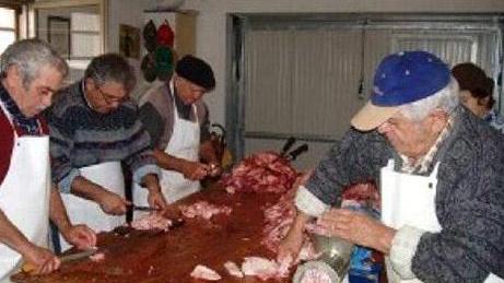Il sacrificio del divin porcello “I oss dal maial” in tavola
