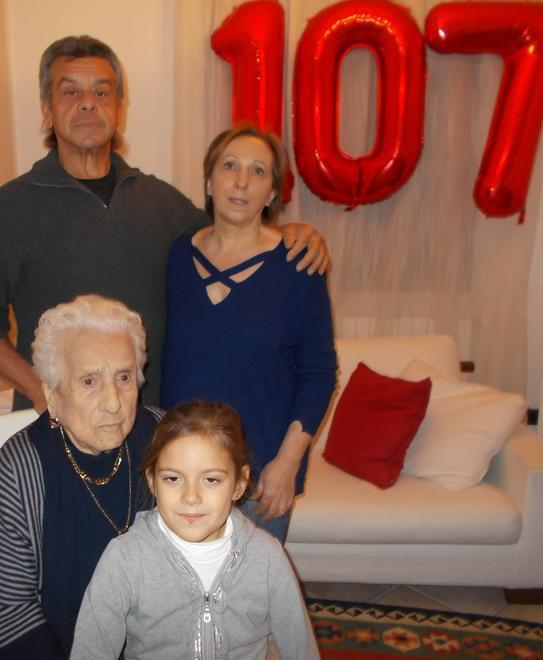 Il record di nonna Mora Ha spento 107 candeline