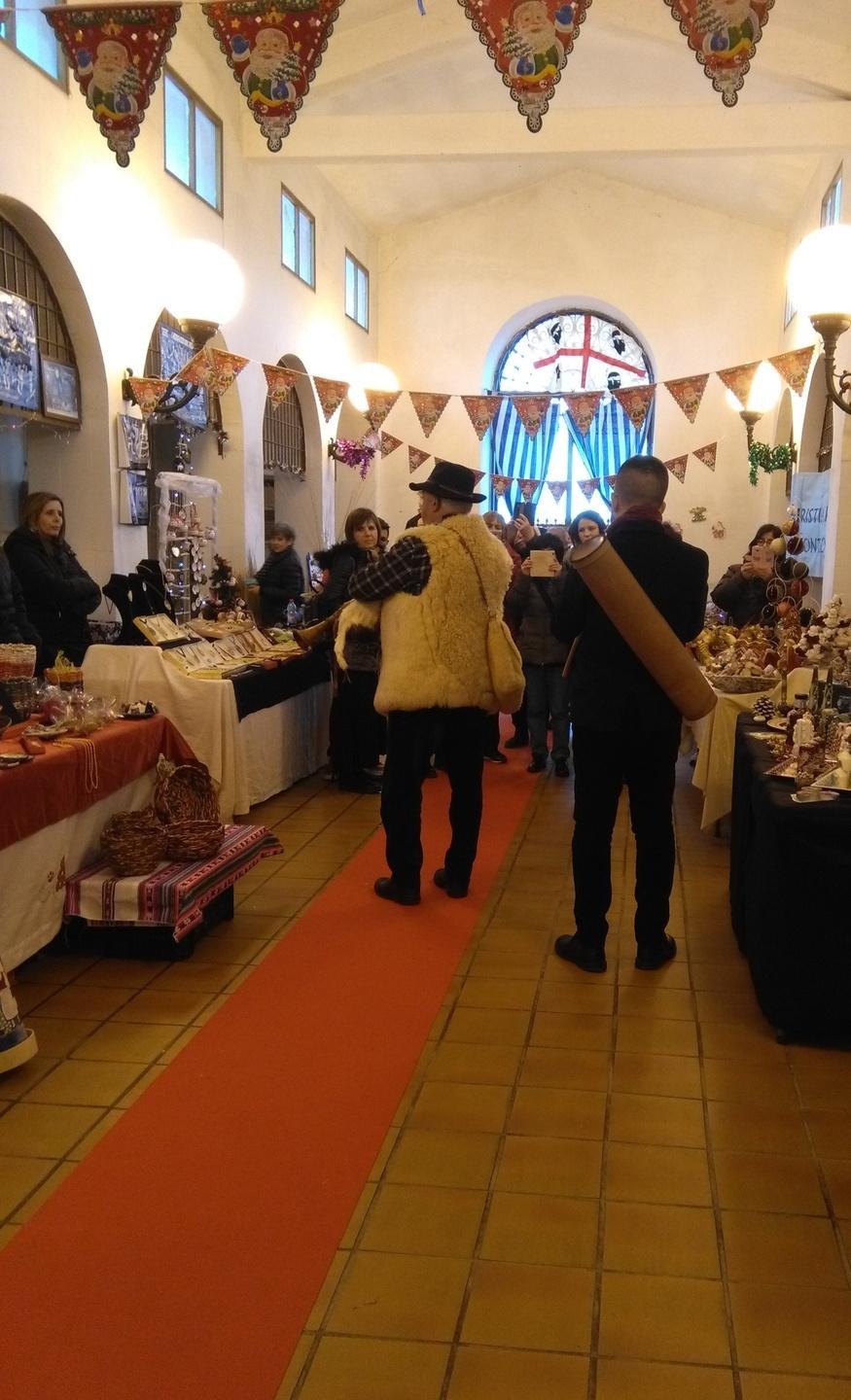 Il mercatino dà il via alle iniziative previste per il Natale