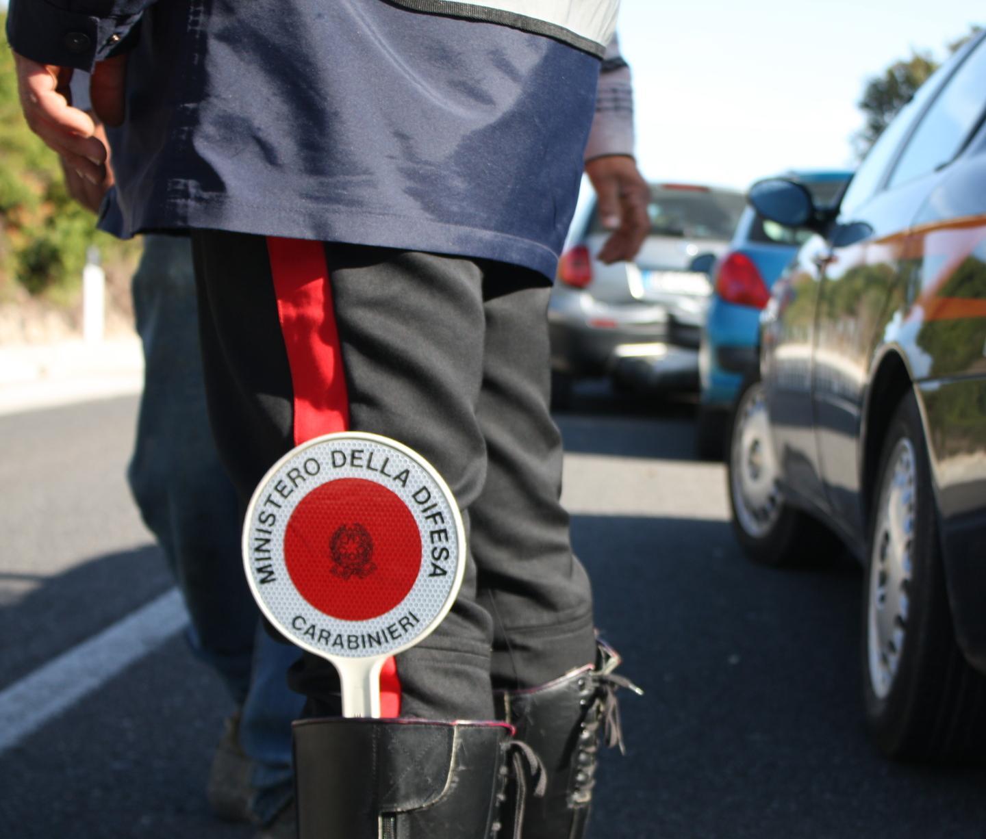 Rifiuta la visita e fugge con il camper 