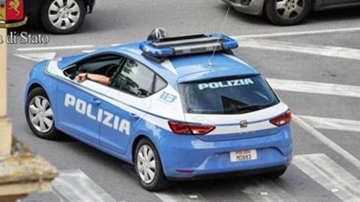La madre non gli dà i soldi e lui la picchia: arrestato