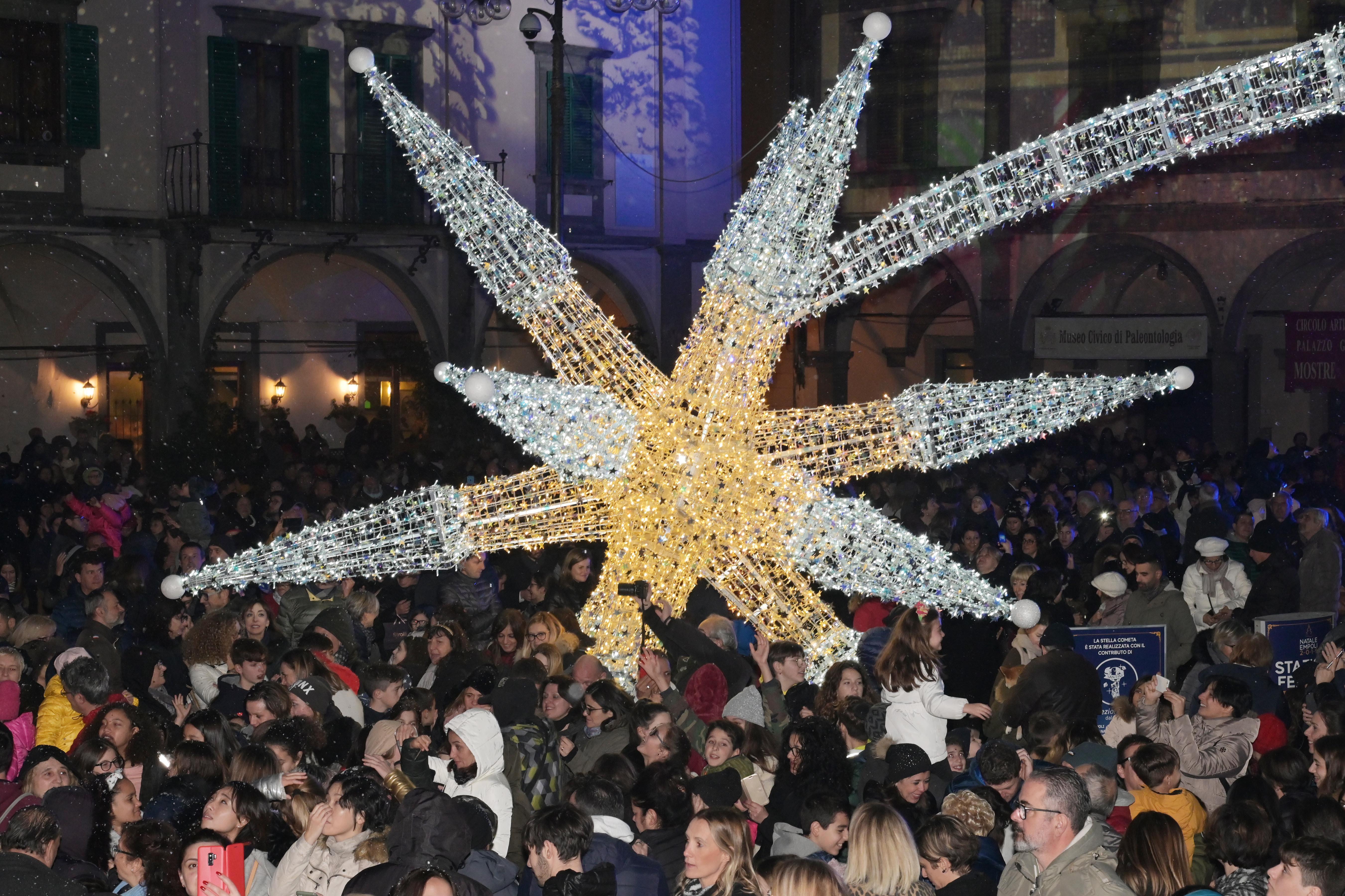 Le luci e l'acqua, i due volti del Natale